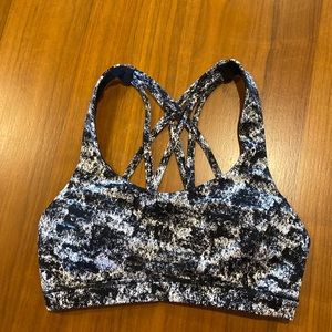 Lululemon Free to be serene bra